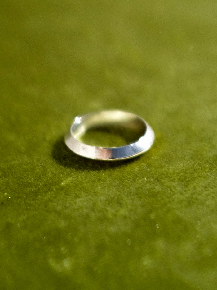 .925 Silver Triangle Band Ring | AI Studios | DEPARTAMENTO