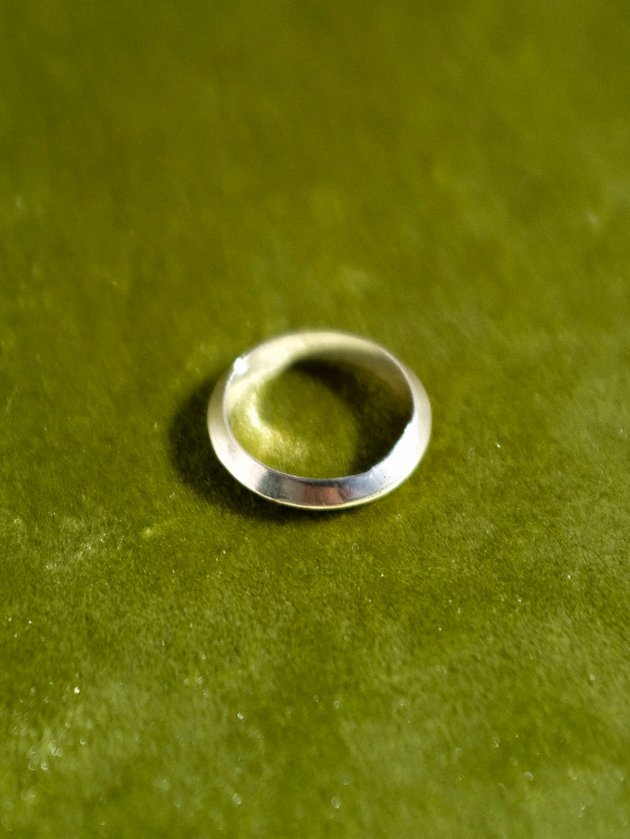 .925 Silver Triangle Band Ring | AI Studios | DEPARTAMENTO