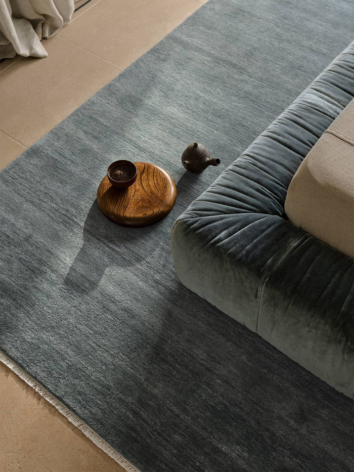 Agra rug in Marlin