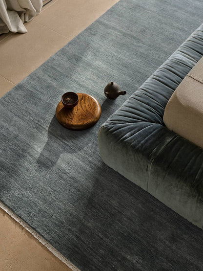 Agra rug in Marlin