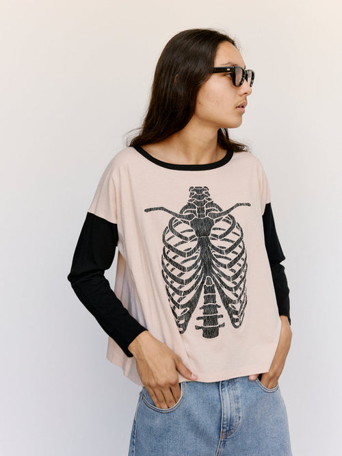 Beige & Black Cotton Shrine B-Ball Tee | Second/Layer | DEPARTAMENTO