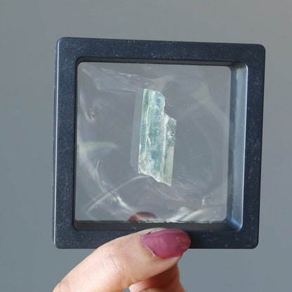 green kyanite in suspension