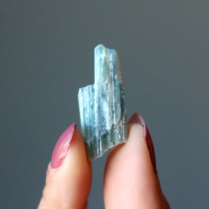raw green kyanite