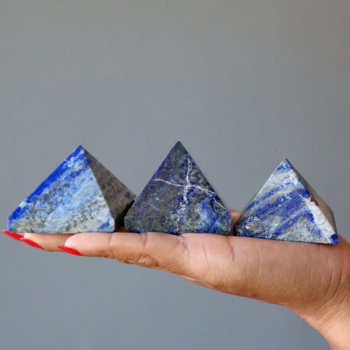 3 lapis pyramids