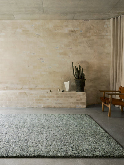 Meadow rug in Seagrass