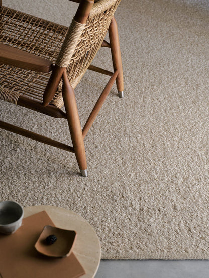 Pebble rug in Whippet