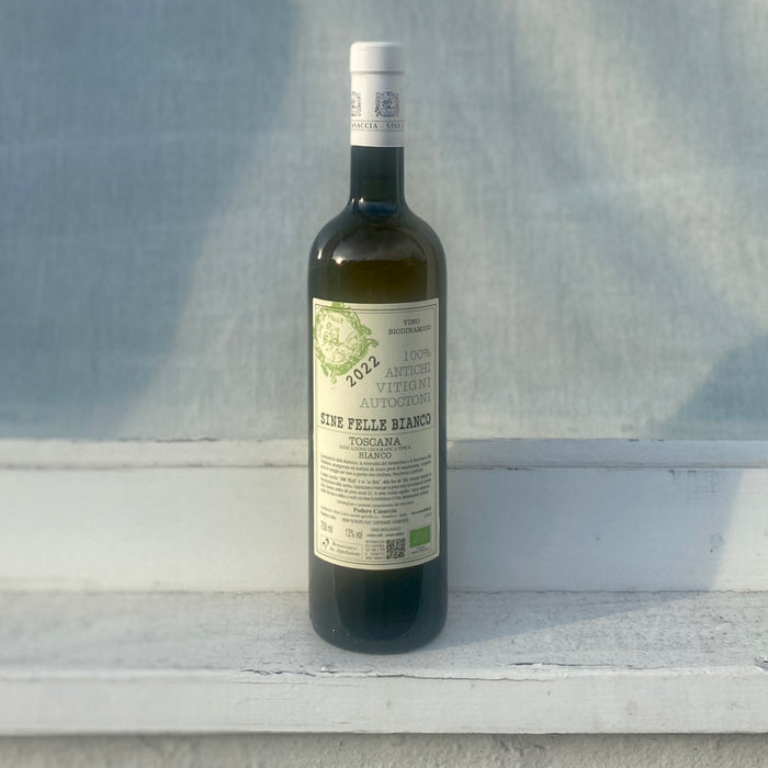 Front-labeled Sine Felle Bianco white wine bottle, amber glass