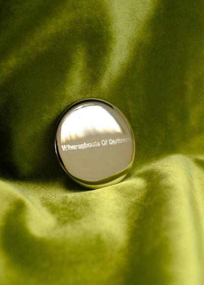 Silver 'Whereabouts of Darkness' Medium Metal Badge | TAKAHIROMIYASHITA TheSoloist. | DEPARTAMENTO