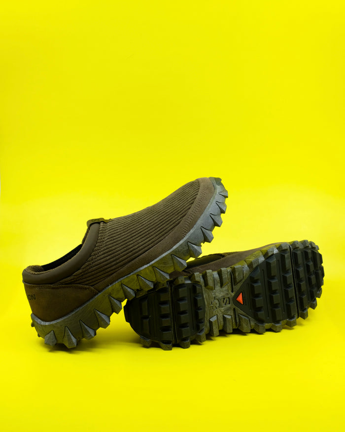 Snowclog Corduroy Delicioso / Black / Black