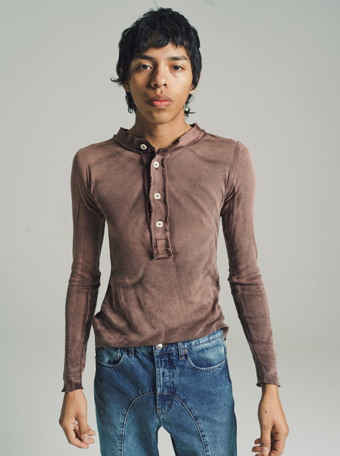 Washed Brown Light Cotton Jersey Raw Stacked Long Sleeve Henley | Edward Cuming | DEPARTAMENTO