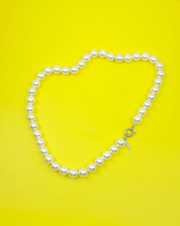 White Shell Pearl Necklace | Ernest W. Baker | DEPARTAMENTO